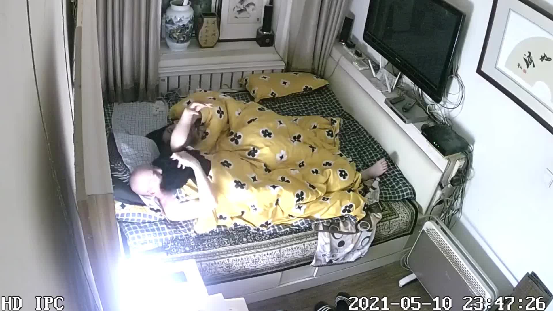 光头女儿今晚回来了父女迫不及待就操逼.mp4