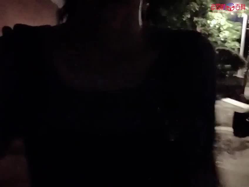 吊带圆领气质妹户外裸露露出灰色奶罩再弹出奶头真骚！

↗️ 轉發   訂閱 解鎖老司機版 