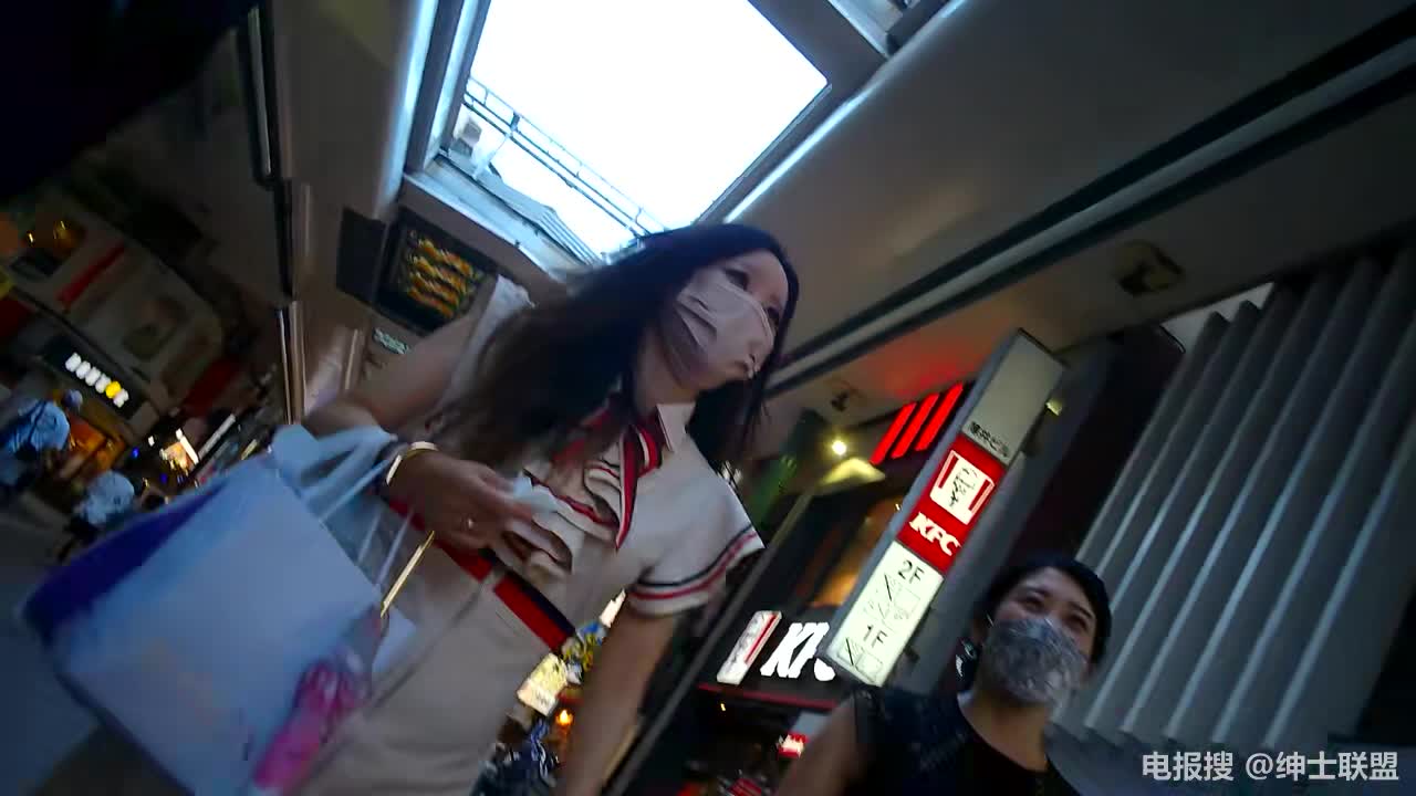 逛街偷看白裙妹底裤是南洋风！

↗️ 轉發   訂閱 解鎖老司機版 