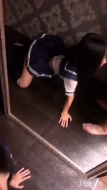 学生服 红色丁字裤=镜子面前口爆