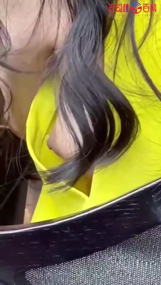 户外没穿奶罩奶头裸露！

↗️ 轉發   訂閱 解鎖老司機版 