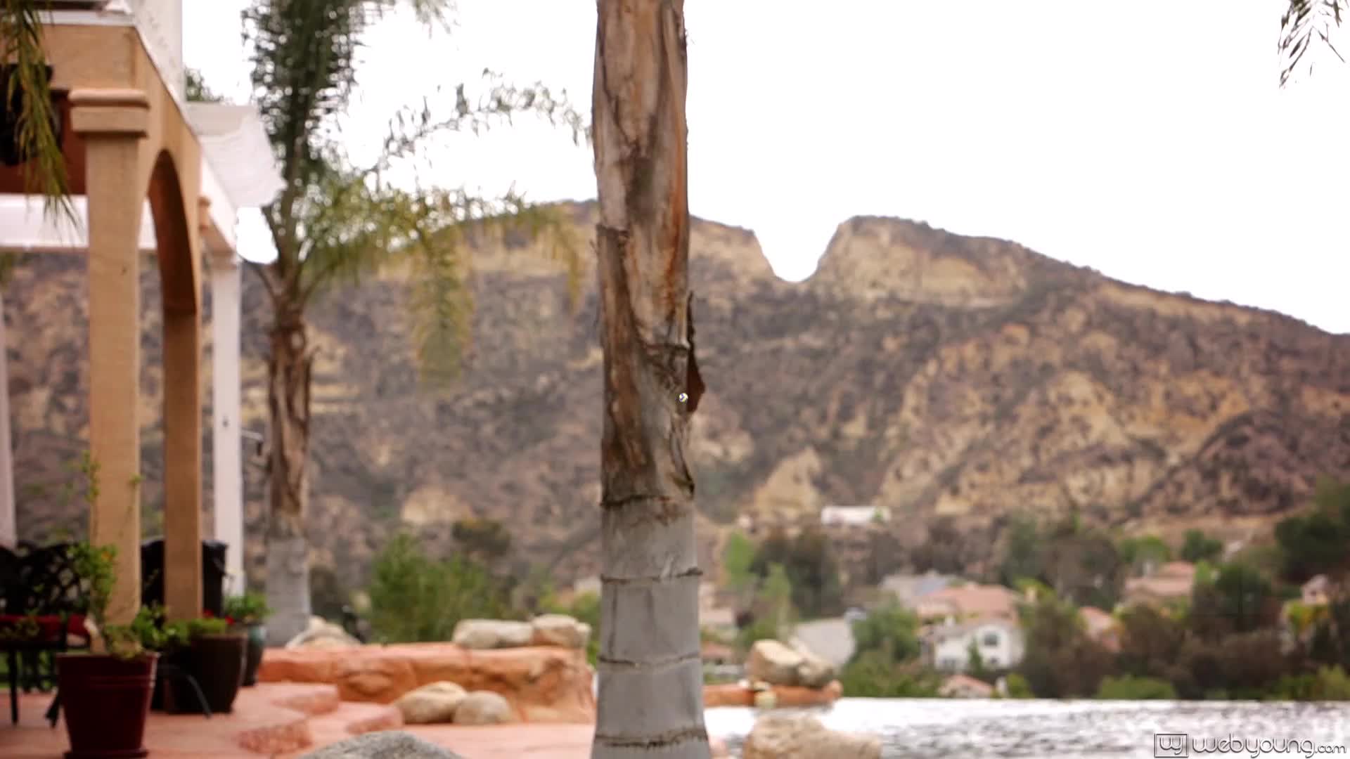 webyoung.13.07.03.avril.hall.and.laura.brooks.volleyball.with.friends