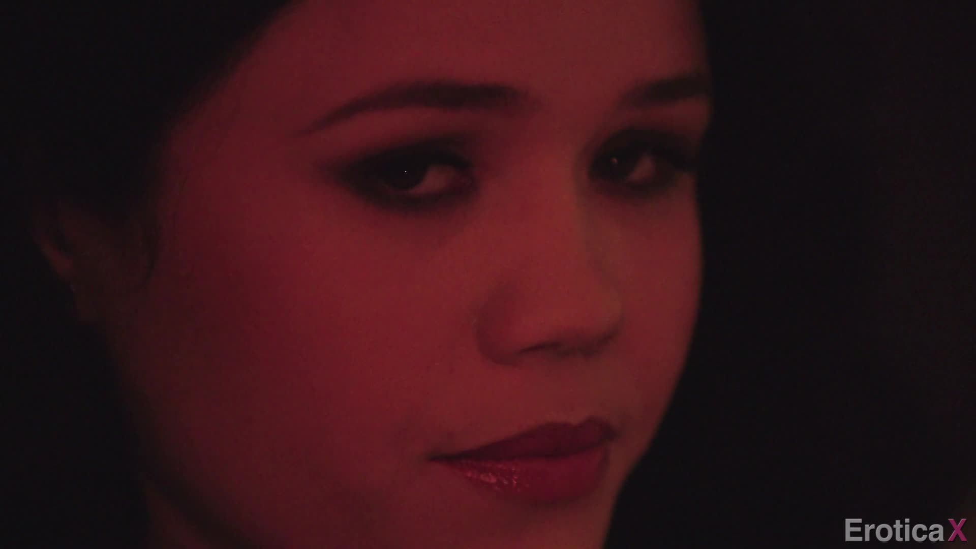 eroticax.16.09.16.bailey.blue.and.yhivi.slave.girl