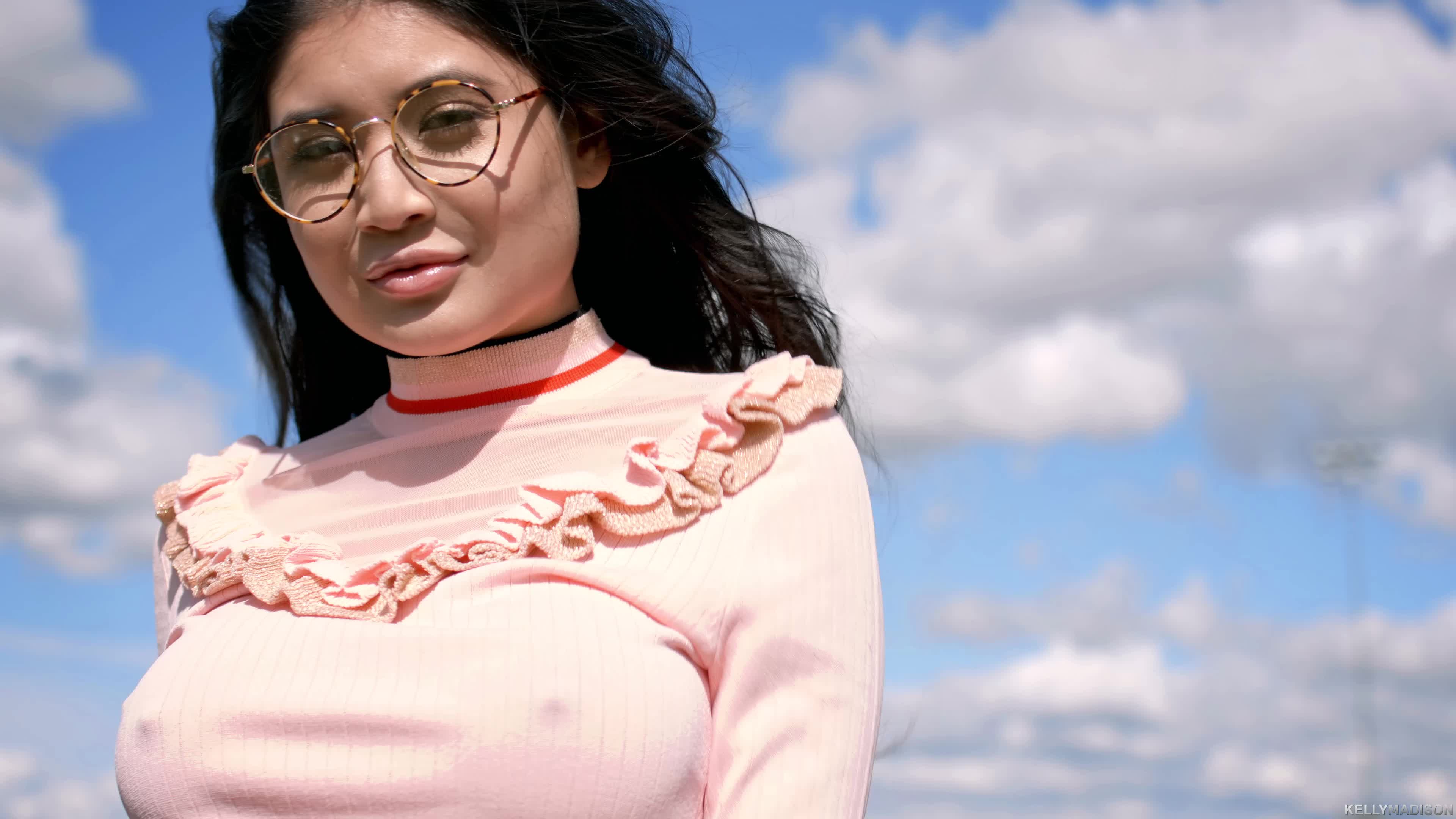 kellymadison.18.04.13.brenna.sparks.sparks.fly.4k