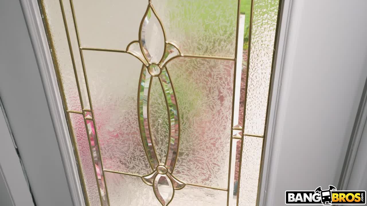 20220515_emma takes a monster_emma starletto