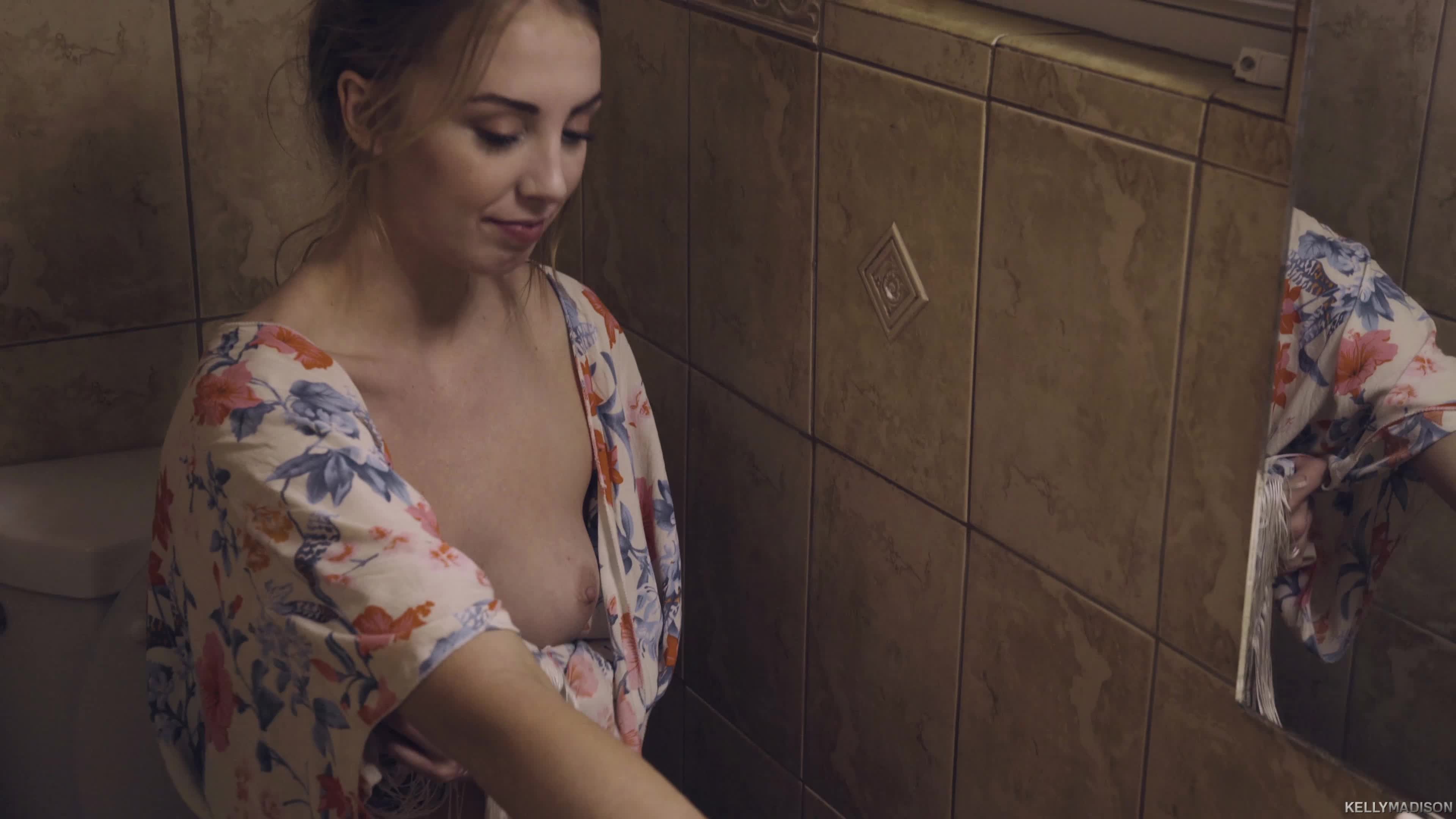 kellymadison.18.02.23.chloe.scott.baby.inside.4k