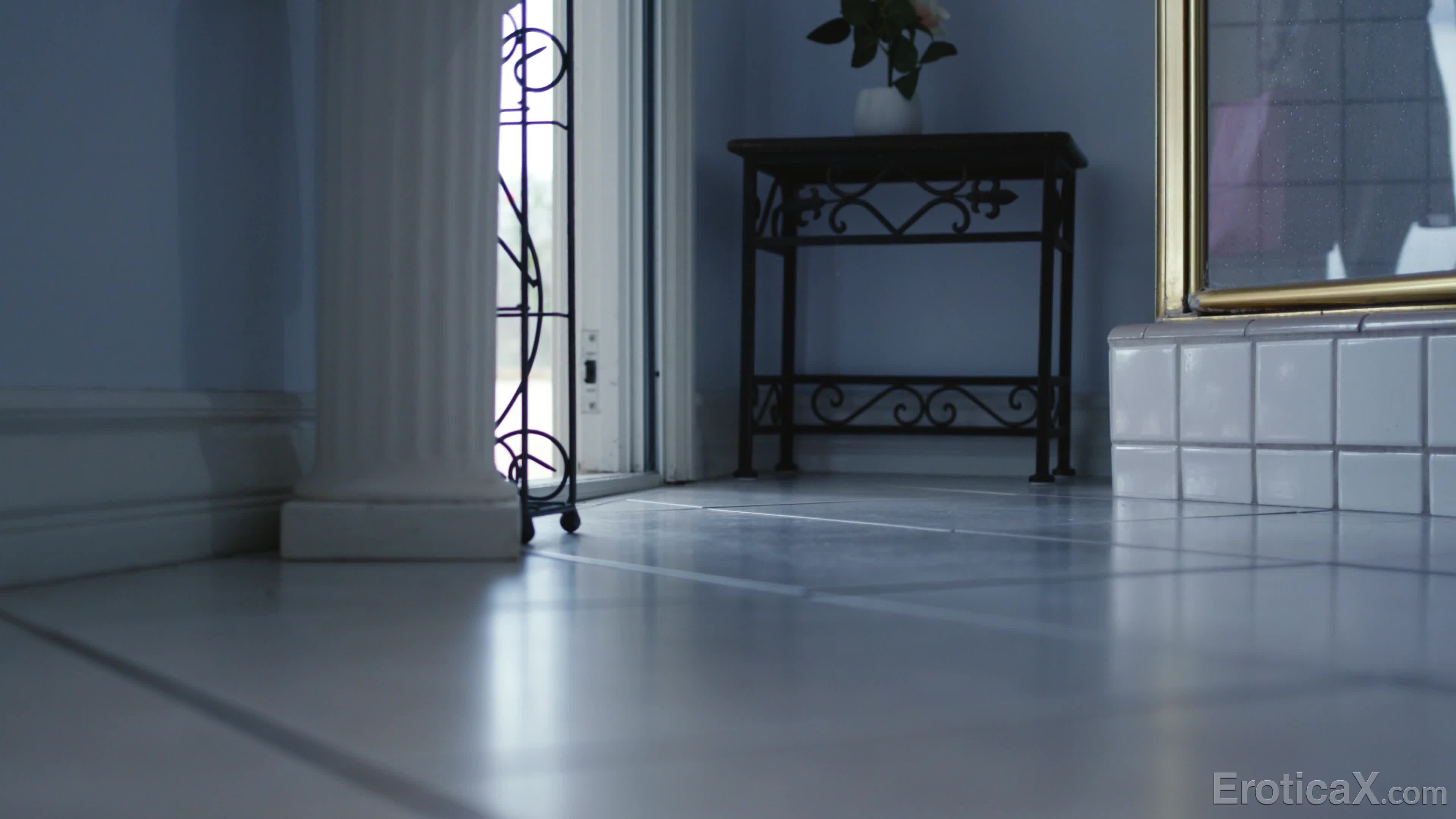 eroticax.19.06.19.mackenzie.moss.lesson.learned.4k