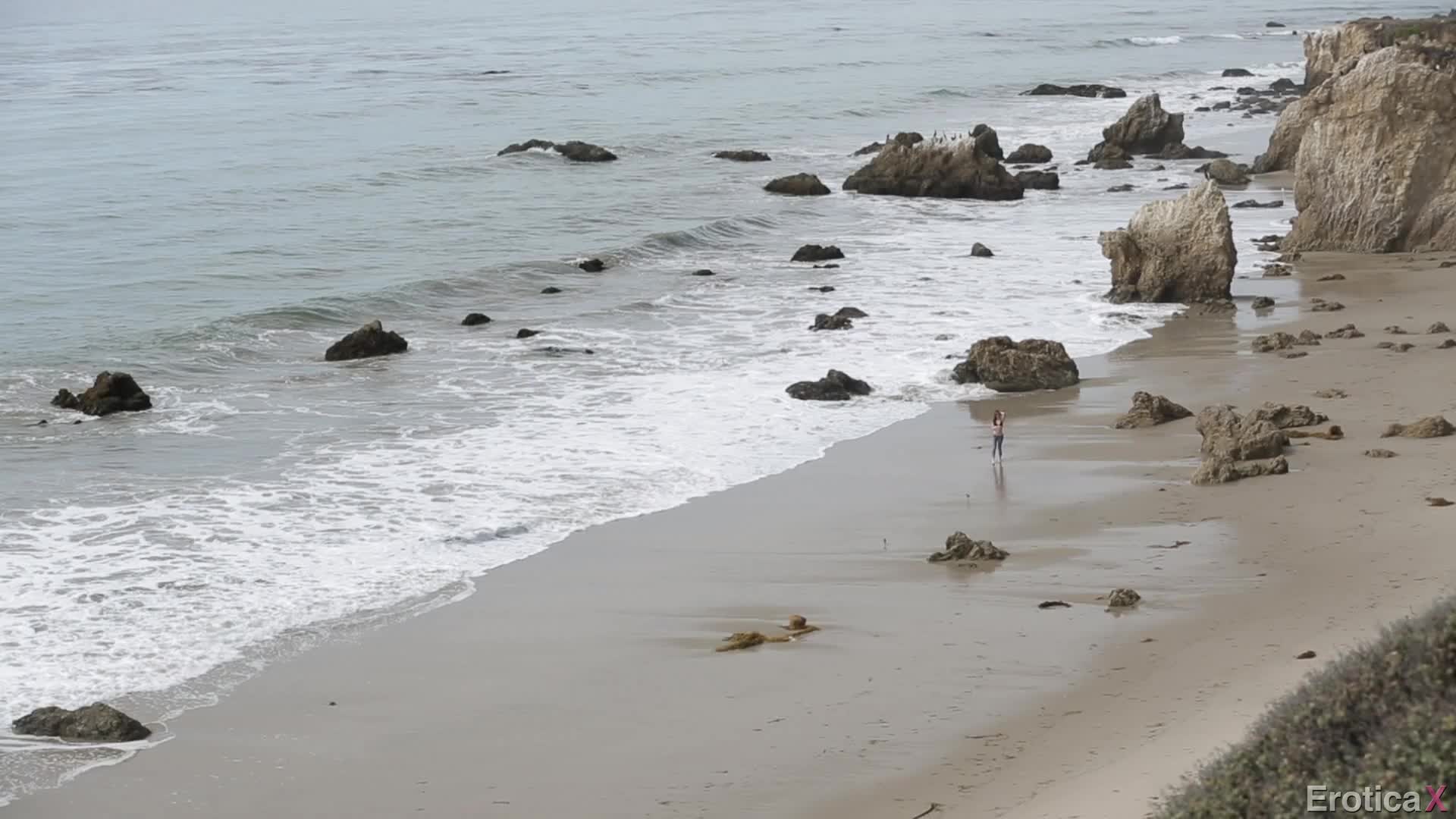 eroticax.14.03.14.emma.stoned.oceans.edge