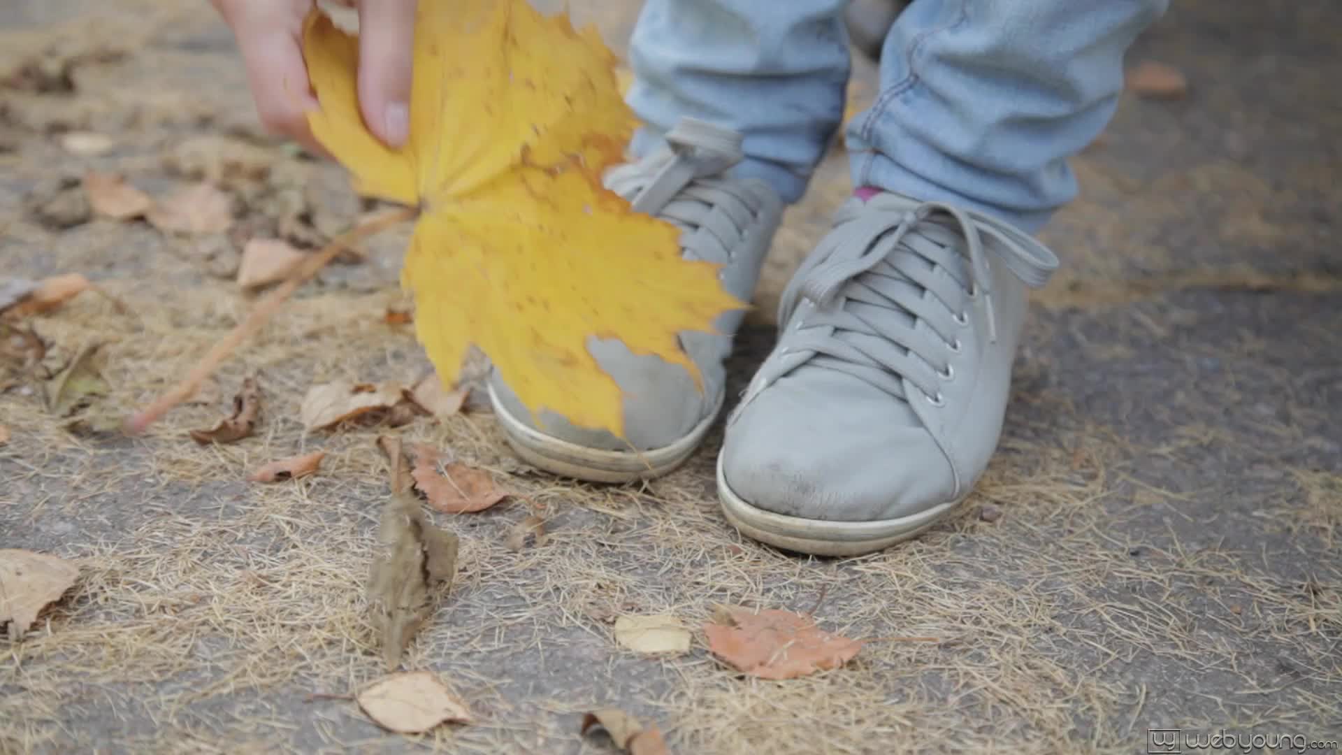 webyoung.14.01.14.angel.pick.up.at.the.park