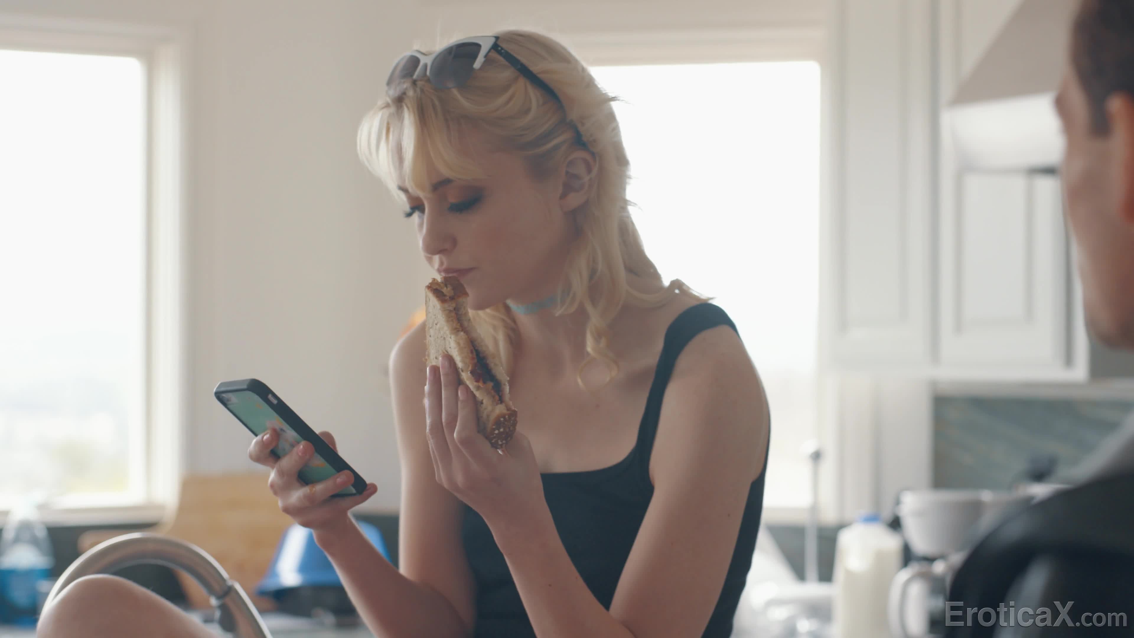 eroticax.19.06.12.chloe.cherry.keeping.up.appearances.4k