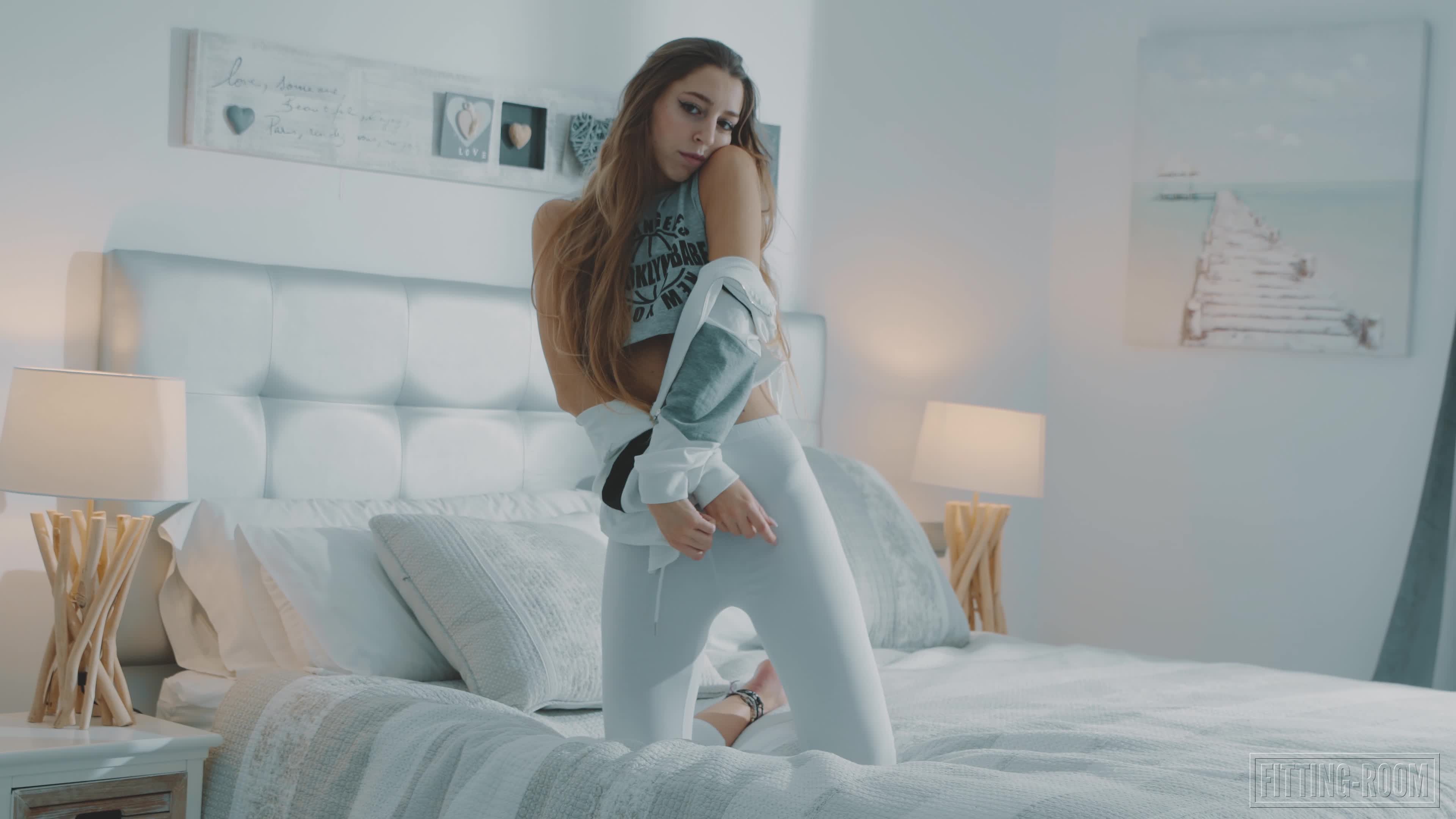 fittingroom.21.05.10.mary.popiense.good.girl.4k