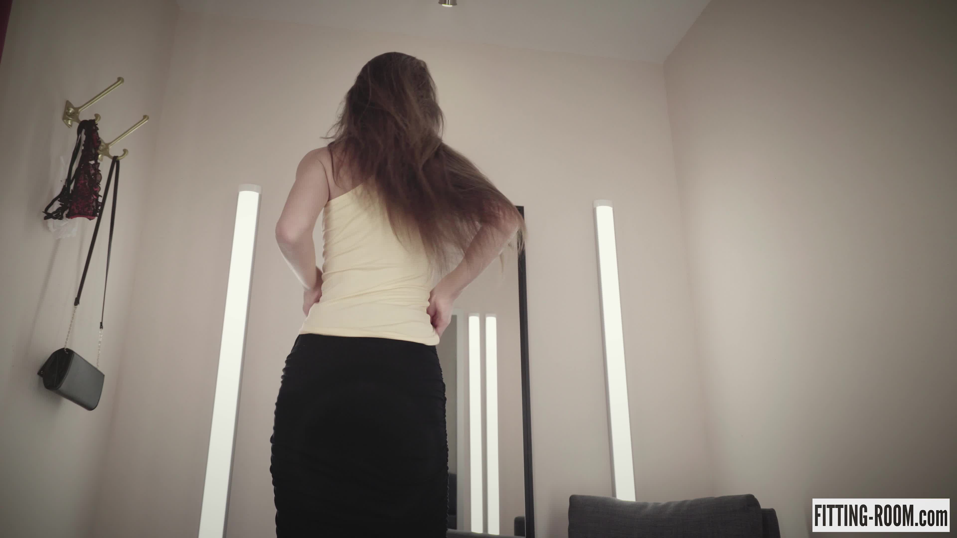 fittingroom.18.07.26.lorena.g.4k