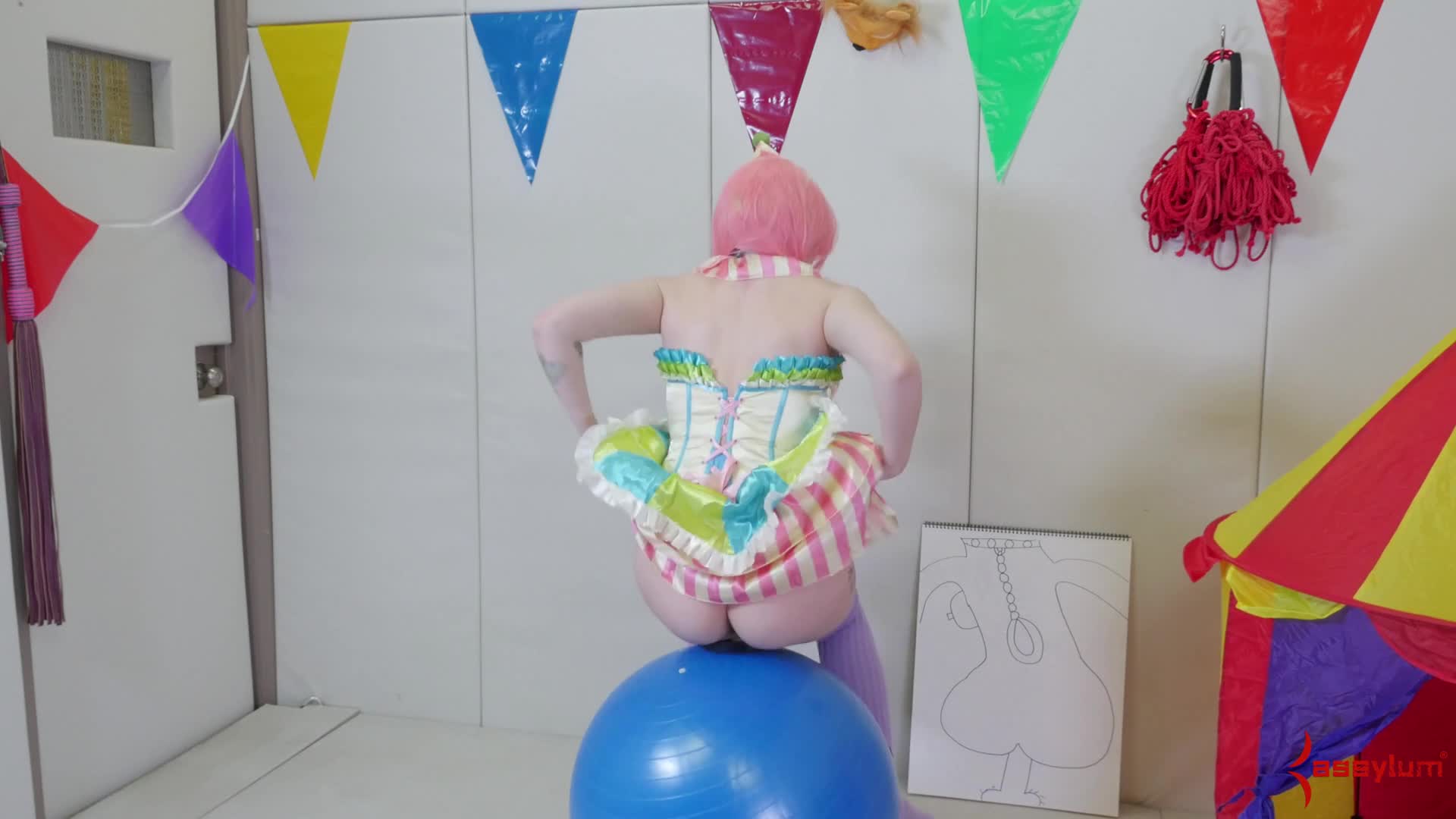 assylum.17.03.02.arielle.aquinas.anal.clown.girl.1