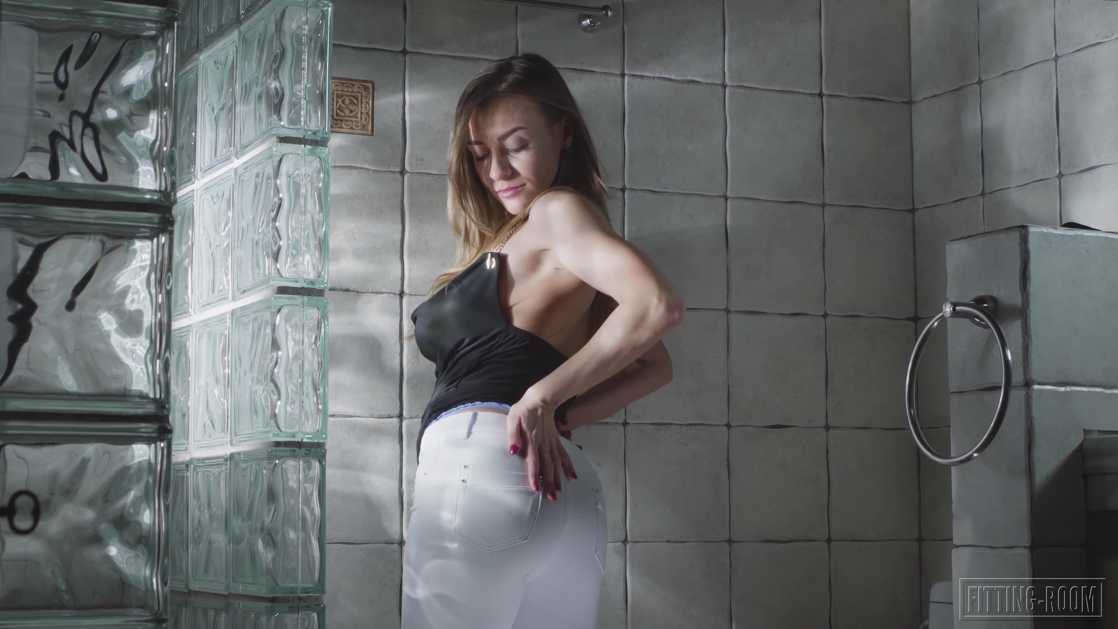 fittingroom.21.05.17.josephine.jackson.naturally.big.4k