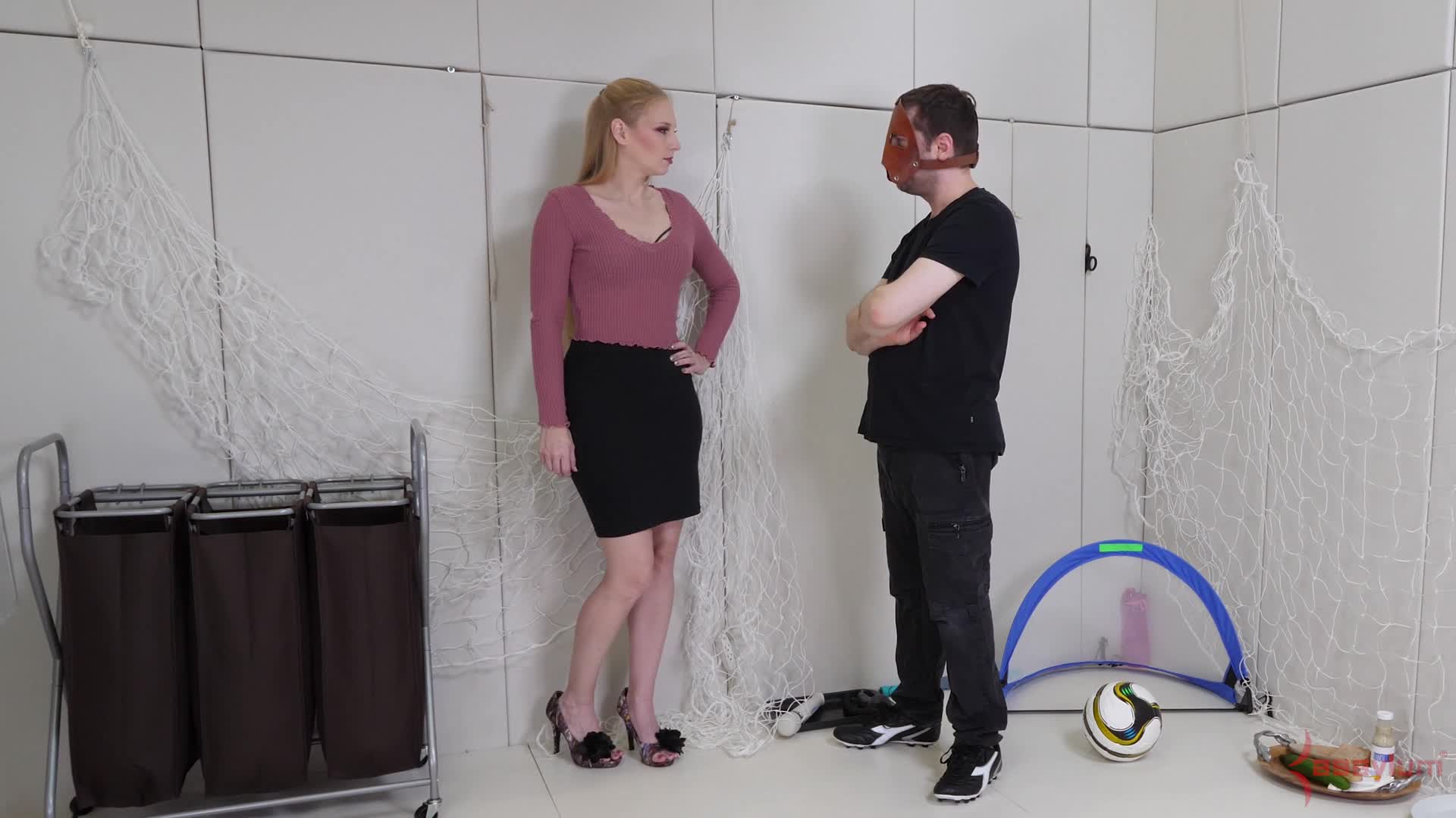 assylum.18.12.28.delirious.hunter.soccer.mom.mayhem