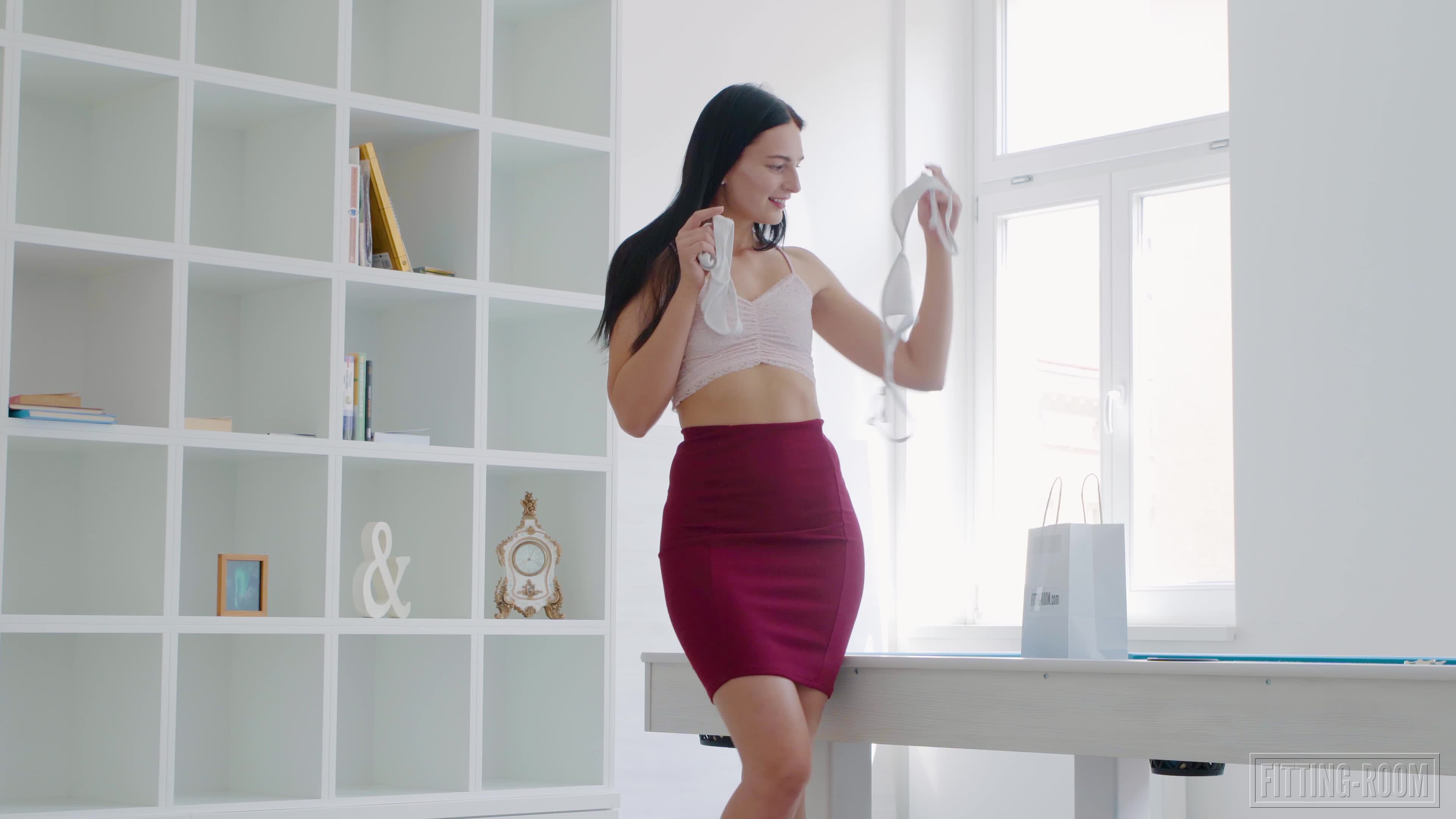 fittingroom.19.09.06.leanne.lace.nasty.fashion.model.4k