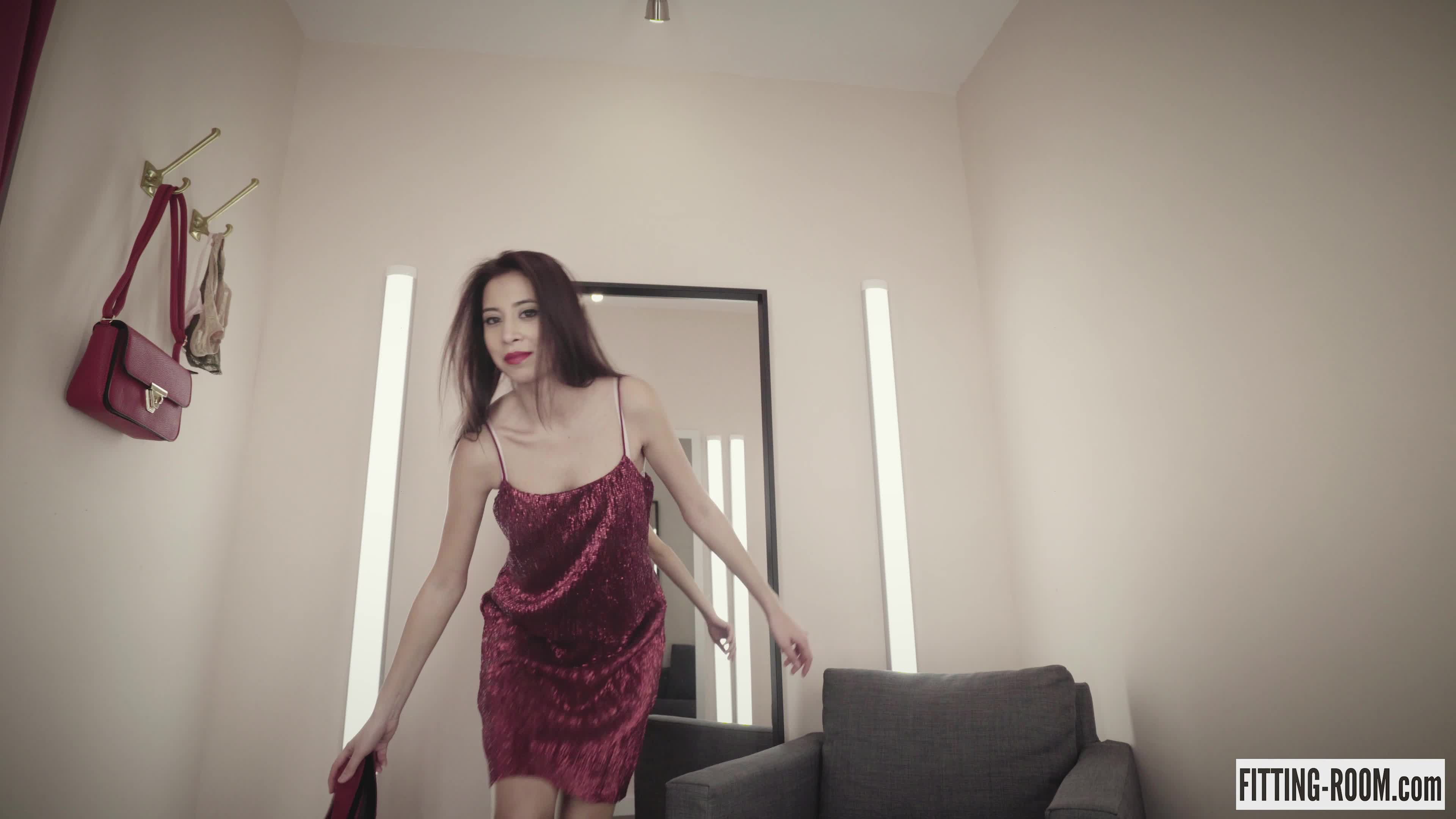 fittingroom.19.01.17.paula.shy.4k