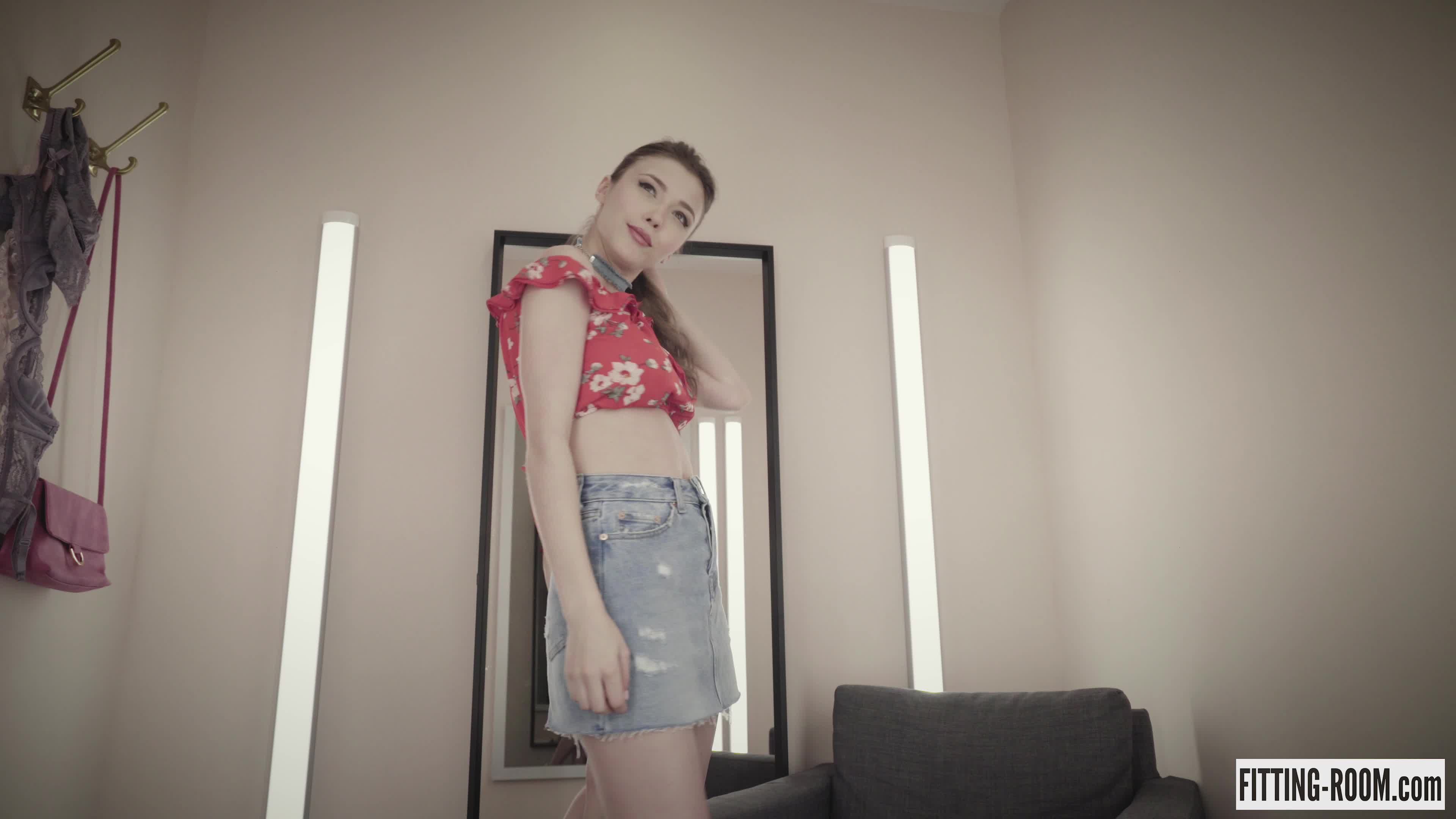 fittingroom.18.07.30.mila.azul.4k