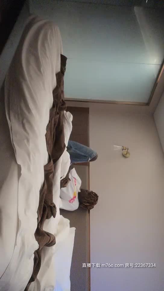 2048社区 - big2048.com@黑人老外享受黑丝外围女，老外见到娘们也是很激动啊，扒光衣服享受骚逼的口交，草逼很猛后入抽插直接干射