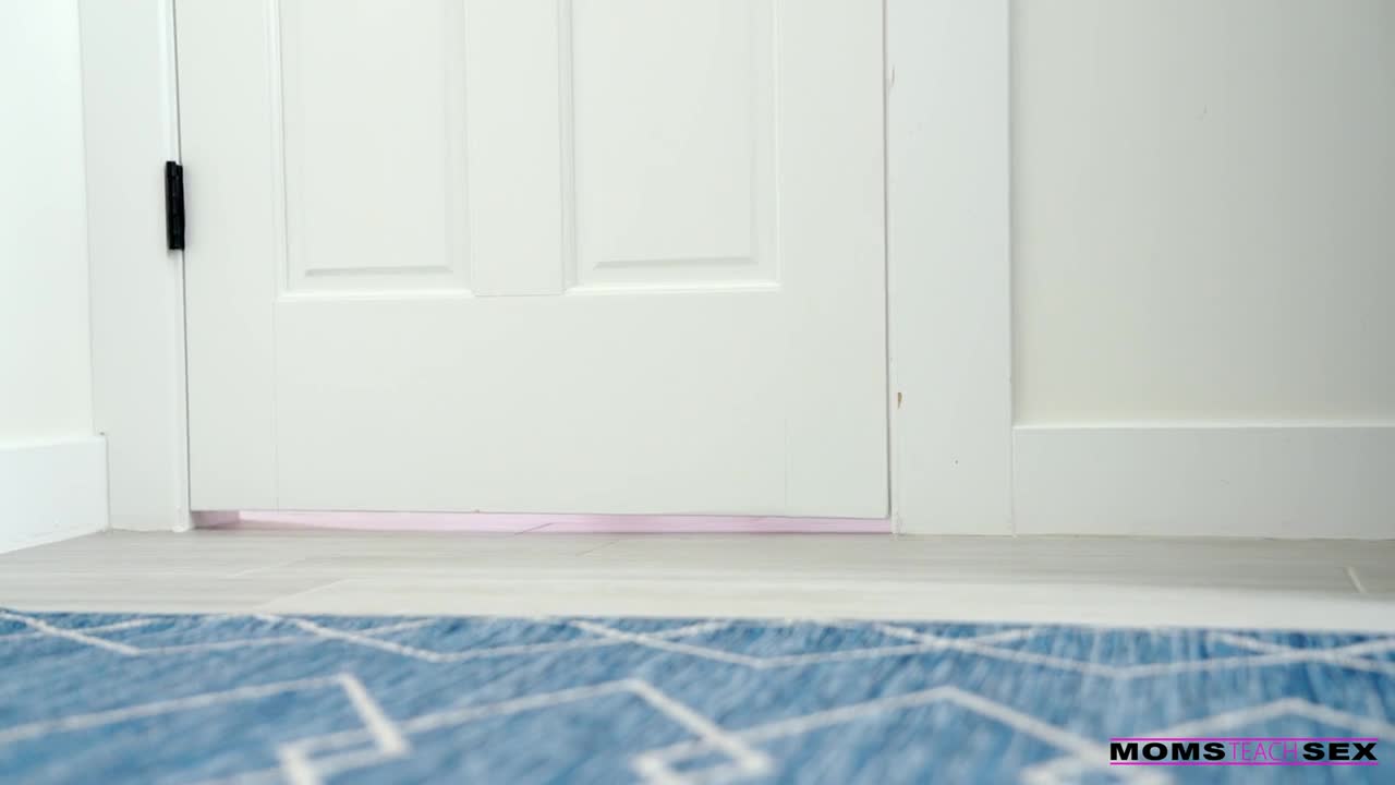 2048.cc -momsteachsex.24.03.05.whitney.oc.what.is.a.courtesy.fuck.720p