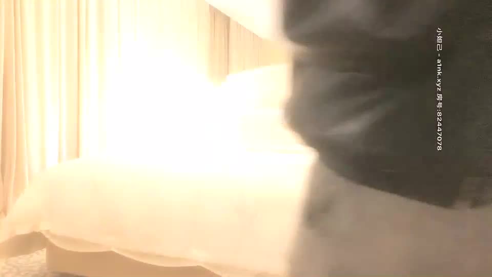 91约妹达人约了个白色西装妹子啪啪，深喉插嘴抬腿快速抽插猛操呻吟娇喘大声
