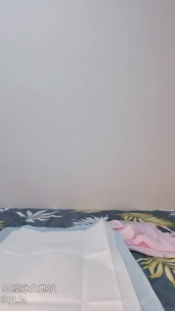 小萝莉露脸大秀.mp4