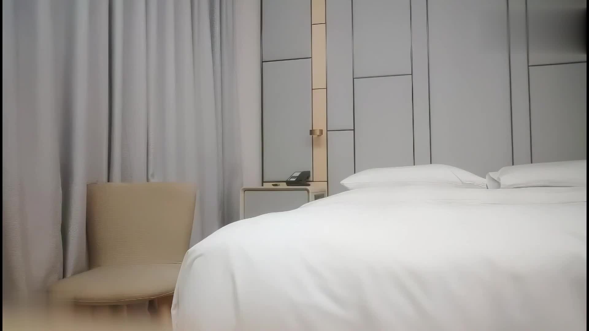 探花老司机眼镜哥酒店约炮大奶兼职妹子，在床上掰穴揉搓深喉口交后骑乘猛操看妹子表情有点吃不消