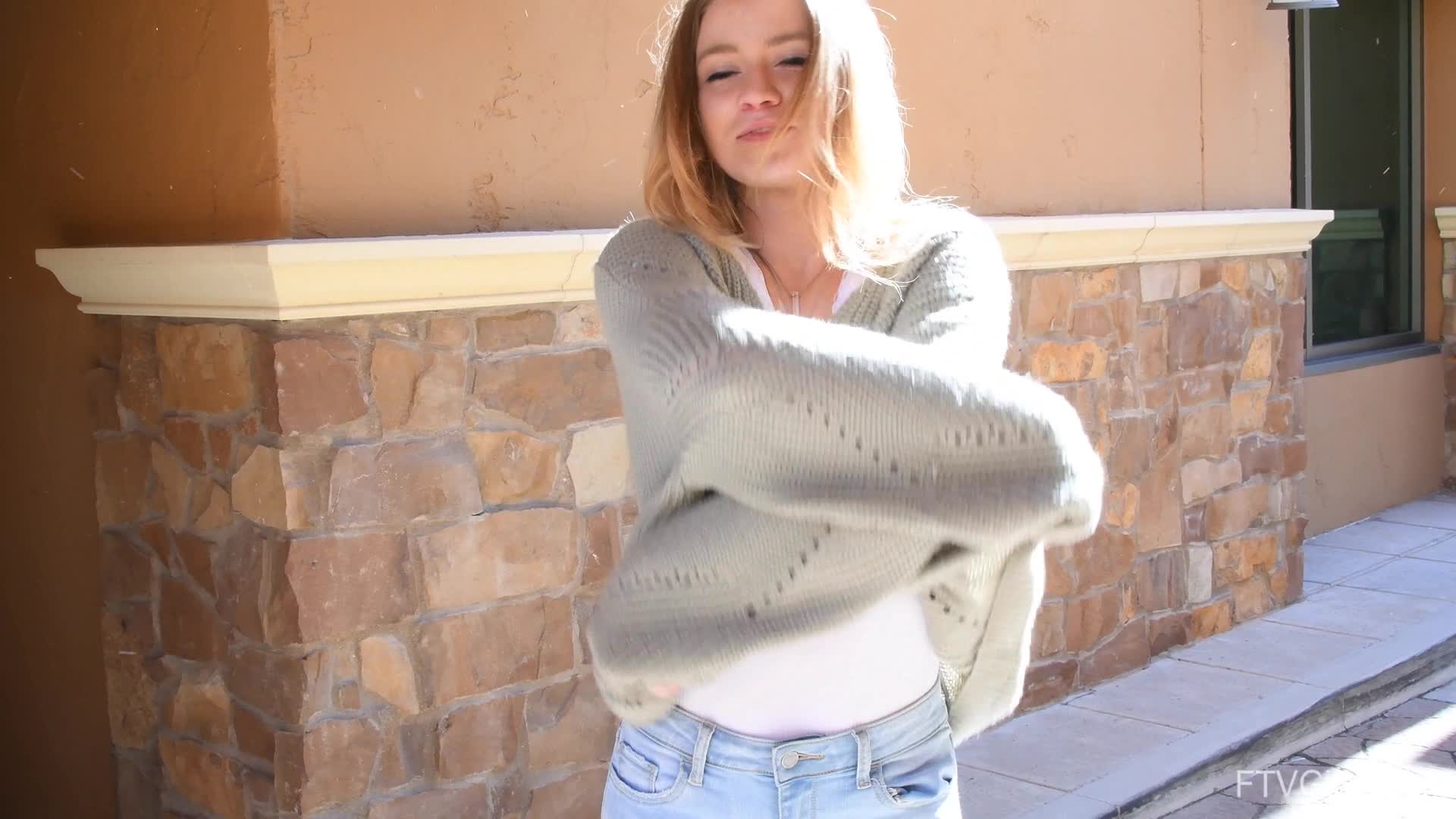 elana-00009221-05-1080p