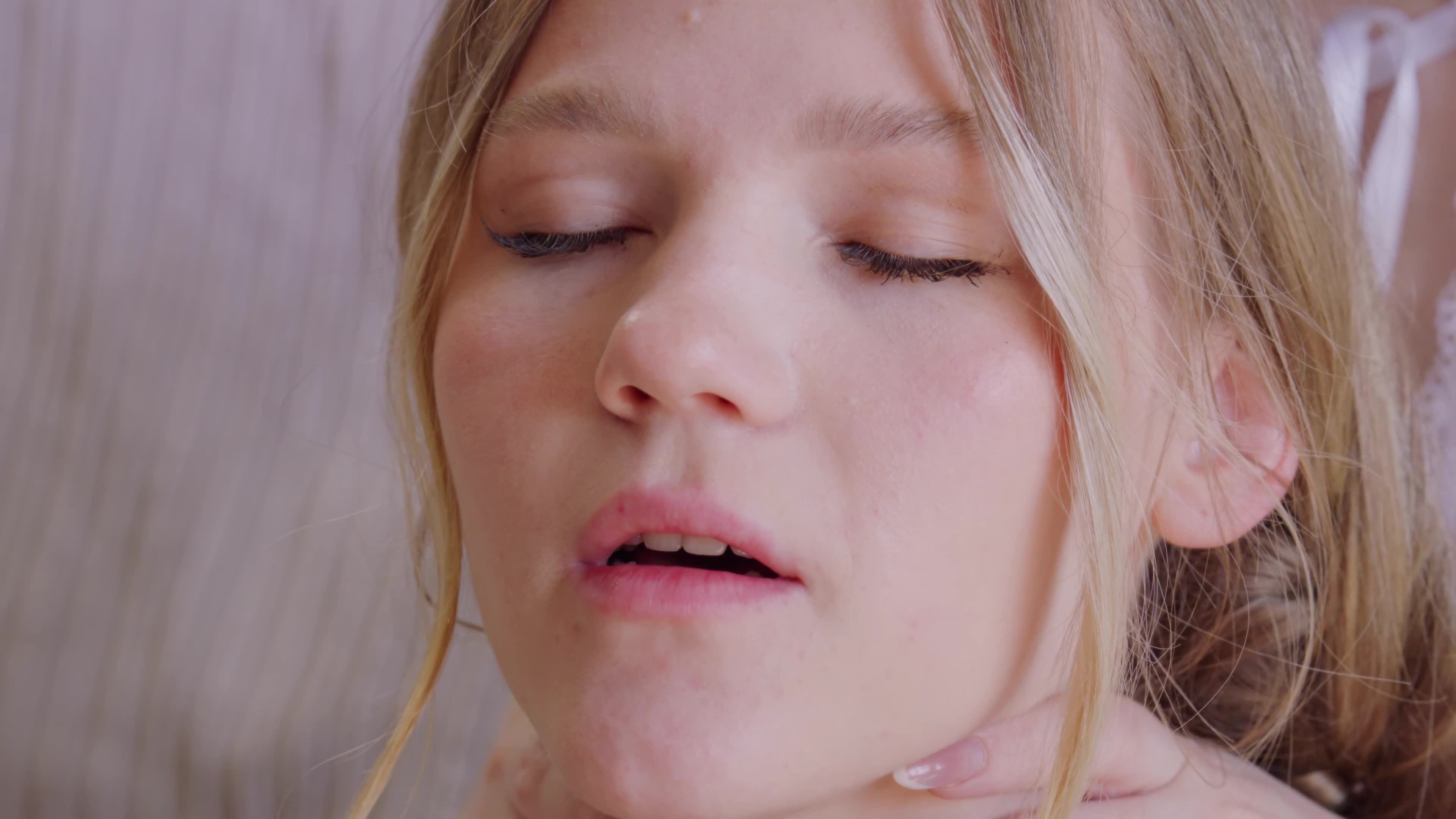 ultrafilms.24.02.08.hayli.sanders.and.diana.heaven.seducing.hot.starlet.xxx