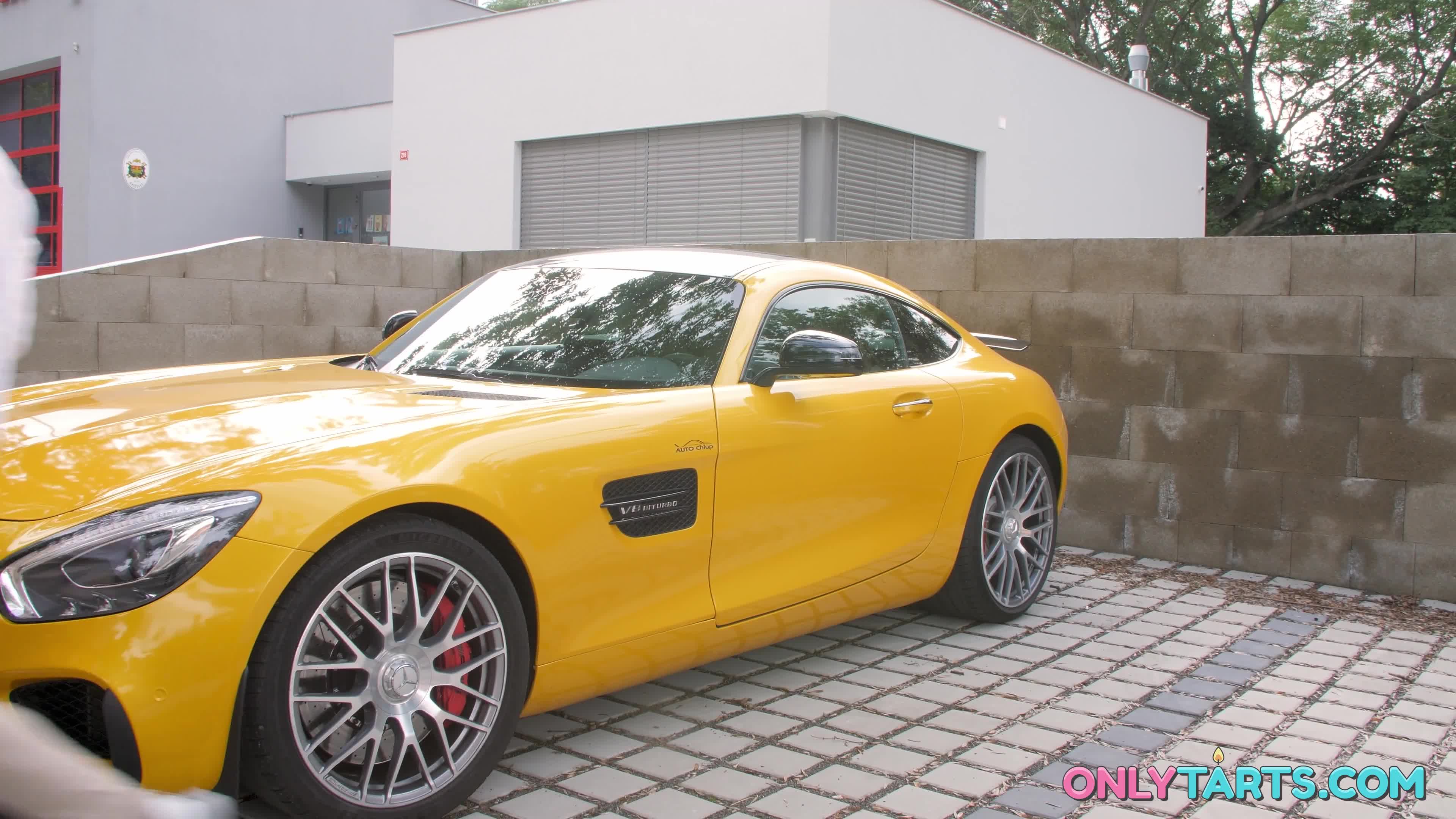 onlytarts.23.10.13.olivia.sparkle.gold.digger.gets.what.she.deserves.4k