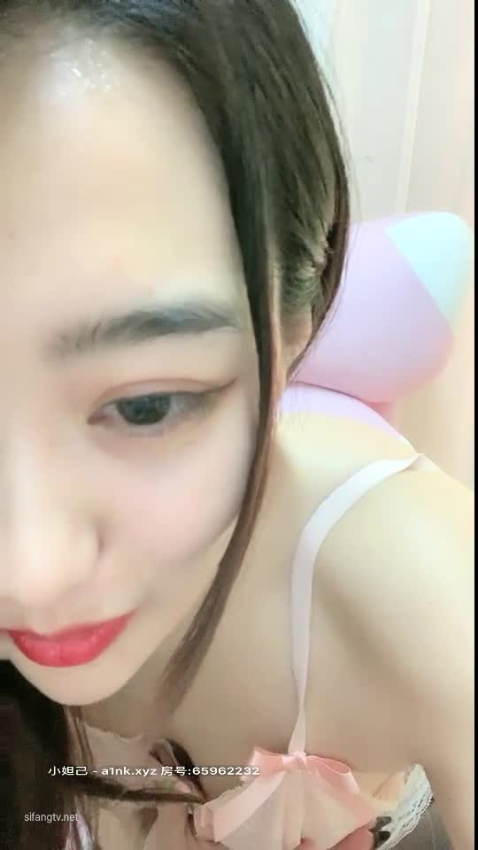 极品丝袜少妇【丝袜妖姬呐 】颜值身材都一流~丝袜控~大黑牛跳蛋自慰粉穴【63V】 (10)