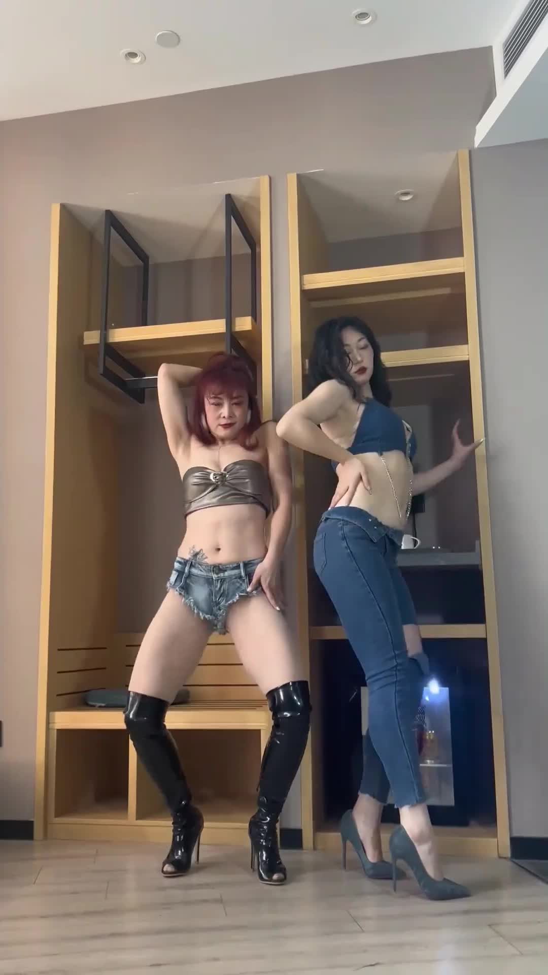  (4)