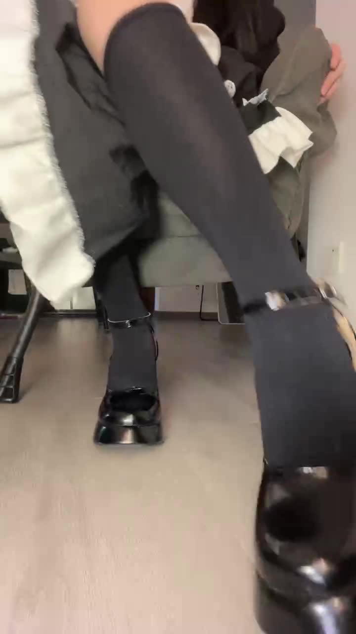 托尔  ——女仆裙下gou 拍手快速倒计时 憋鲸戏耍 失败的都是费五

时长 31min

节奏 倒计时 红绿灯 榨精 小皮鞋 女仆装 拍手 黑丝 裸足