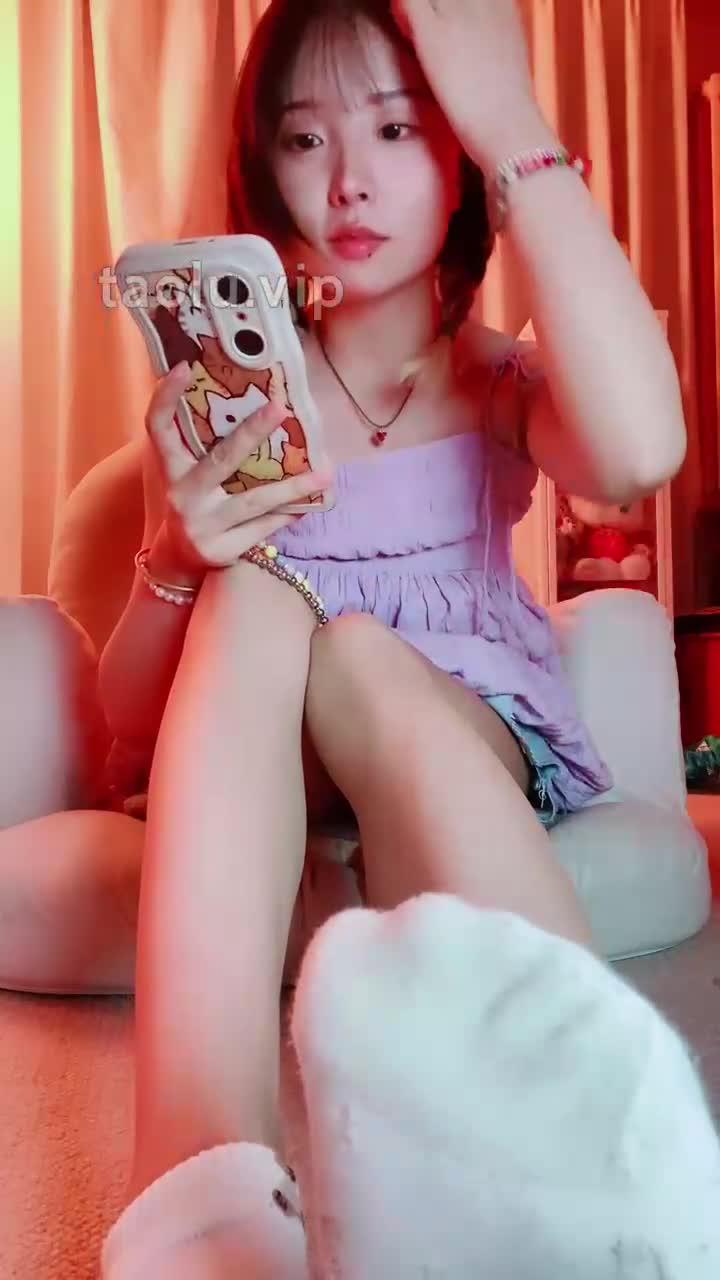 美离子 ——学姐棉花酸臭恐吓【最新视频】【原画质】

时长 80min

剧情:被学姐胁迫的学弟，骗到家里进行一场恶战，从轻度到重度，最后彻底治好学弟的洁癖，榨精三次
剧情 打飞机 榨精 白棉袜 裸足 龟头责 套路直播 套路直播回放