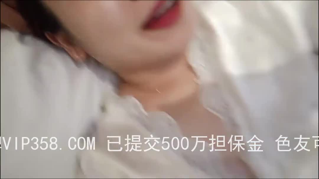 富婆网约按摩技师上门泄火，勾引技师，强烈要求不戴套。