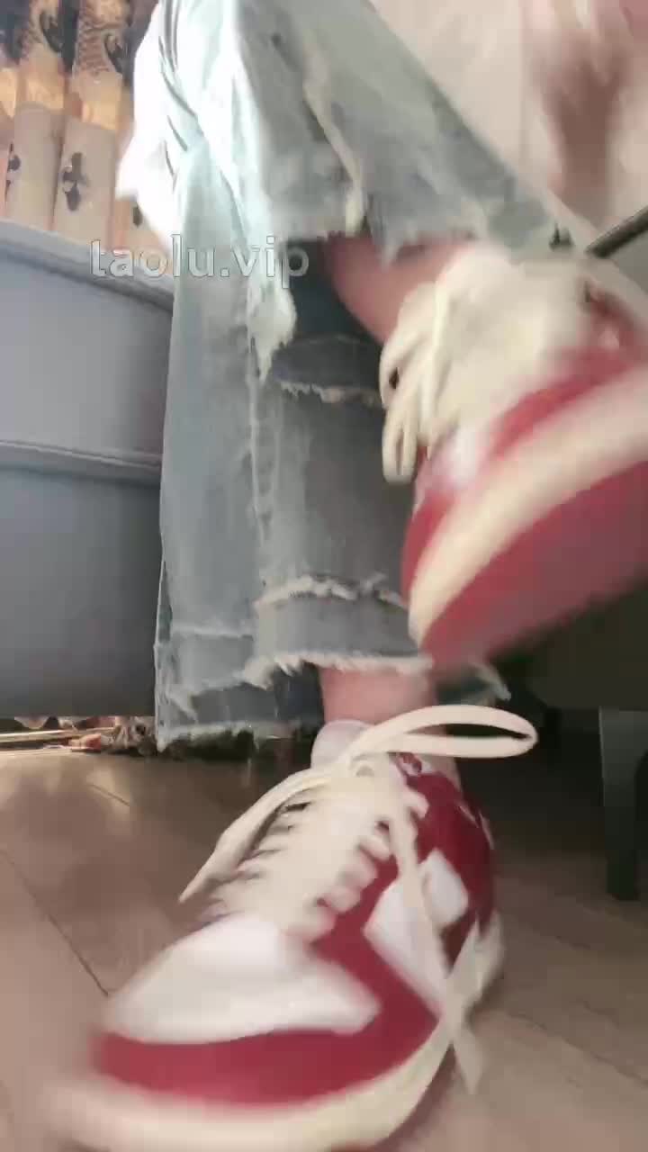 小鱼爹很 —— 绿帽又被骂了 绿帽专属

时长 30min

女朋友在外面跟其他男人偷情
你却只能在家门口跪着
被主子羞耻玩狗你的烂JJ
粗口 羞辱 榨精 口水 运动鞋 裸足 绿帽 套路直播