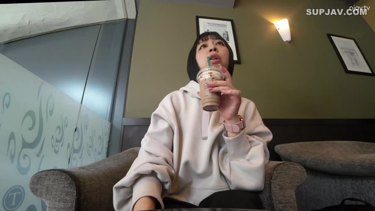 番号:FC2-PPV-4335184    发行日期: 2024-03-08标题：[Monashi] 一个丑陋的妻子带着一个孩子，看起来像长泽真奈美，提供了一个奇怪的色情和挑逗的手工作。 - 送5岁渣男去幼儿园，光天化日之下向奸夫张开双腿。