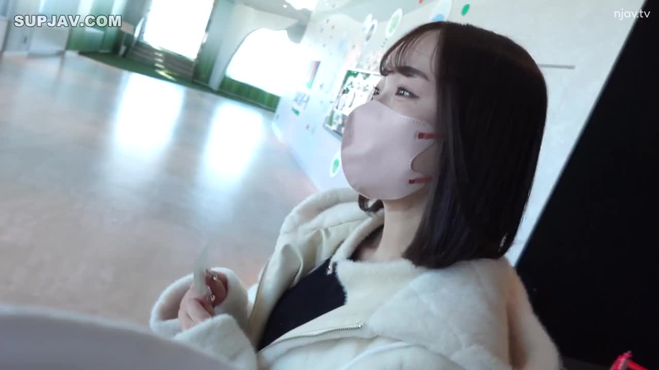 番号:FC2-PPV-4330669    发行日期: 2024-03-08标题： 第一次拍摄照片和露脸！ - -！ - - 限时3天！ - -！ - - 我已经迷上了 Gap Moe！ - -！ - - 别看她个子小，粉嫩的美貌和巨乳真是太可爱了！ - -！ - - 可爱到想吃掉她的20岁在校女大学生，终极中出！