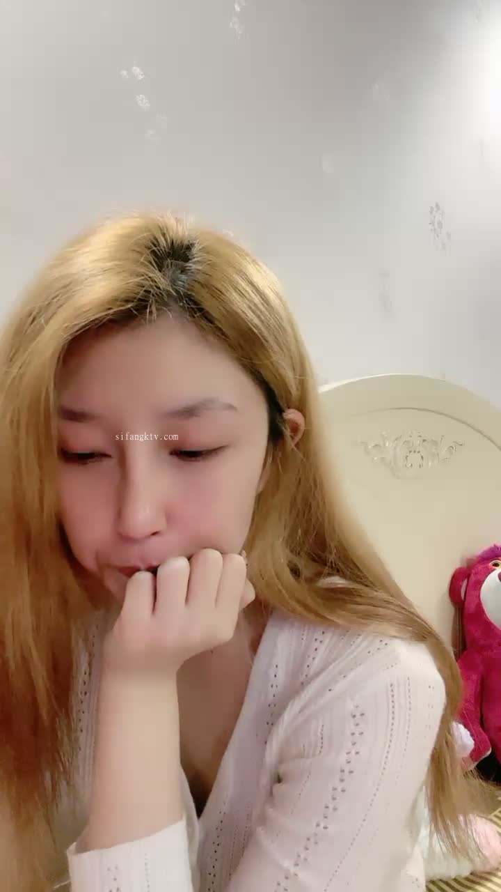 刚下海没两天的金发美女！#御姐好冷 收费超级害羞！