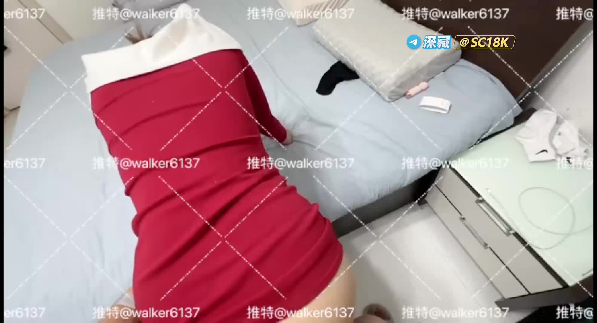 #狮子座 #walker6137 #福利姬 圣诞装扮来迟，露脸无套内射猛干60分钟！完整版1小时07分明晚23:00更新   点击查看更多