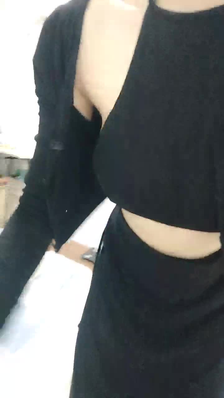 【七七爱吃饭】，湖南妹子，高颜值清纯9分，极品美乳