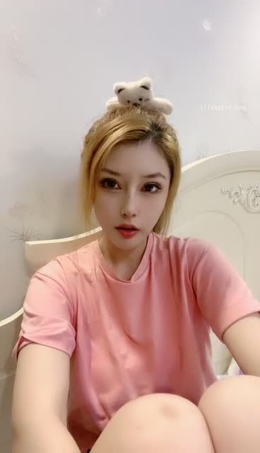 刚下海没两天的金发美女！#御姐好冷 收费超级害羞！