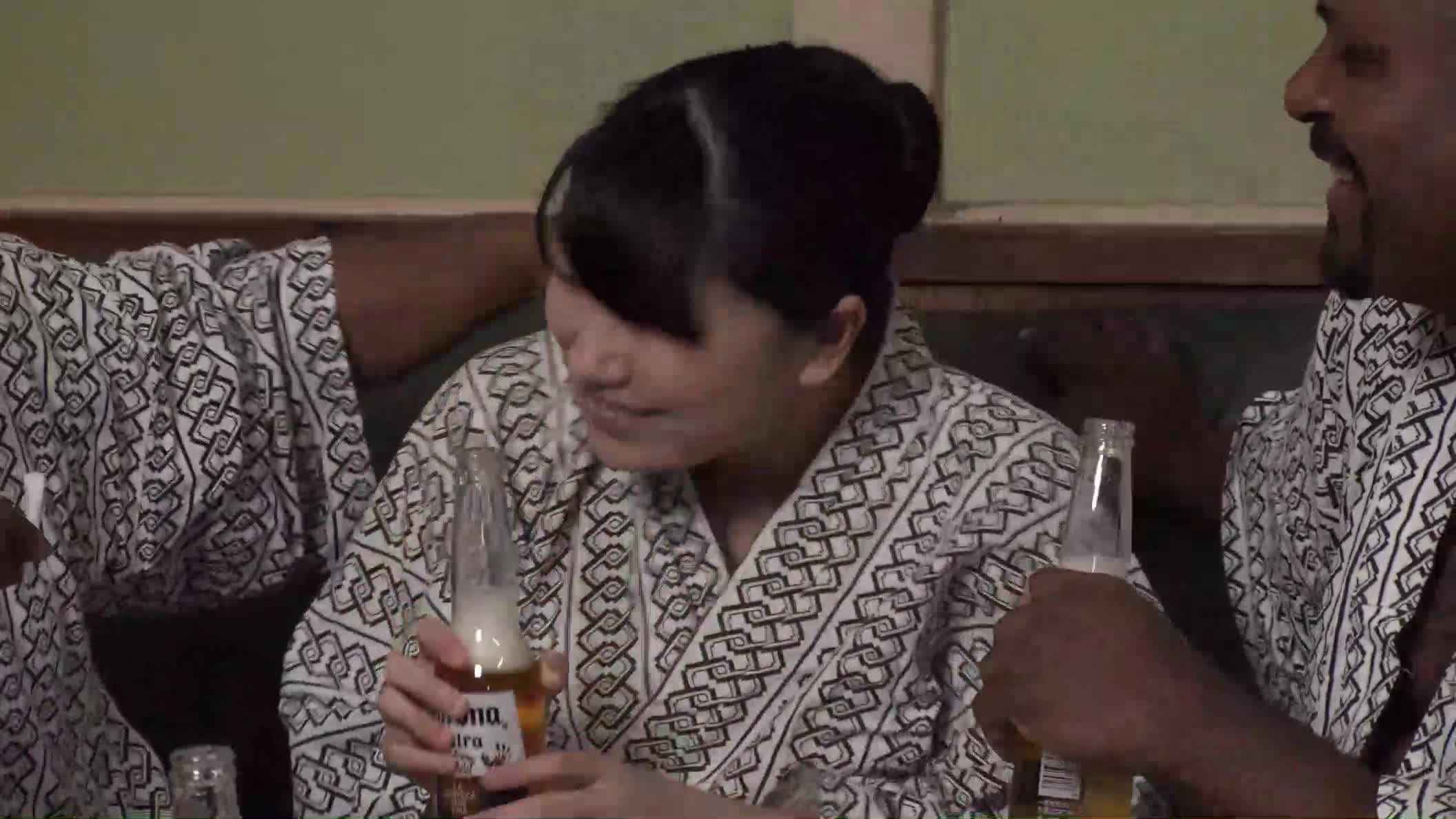 片名： 「黒人旅行客の迷惑行為を注意した清楚妻がデカチンで犯れて…」VOL