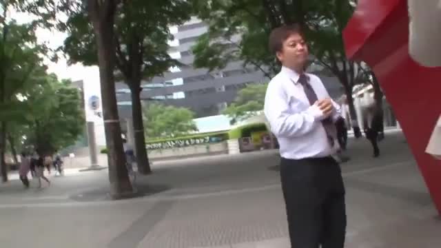 YRH-055 三个OL制服黑丝肉丝一起给我草，身材太好了，大长腿操起来很有感觉射精射到了她手上白色牛仔裤高跟鞋制服美女，我挖个洞直接隔着牛仔裤就狂草，草了半个小时舒服了，射了一逼#黑丝 #肉丝 #牛仔裤 #后入 #抠逼 #高跟 #屁股 #制服 #3P #舔阴