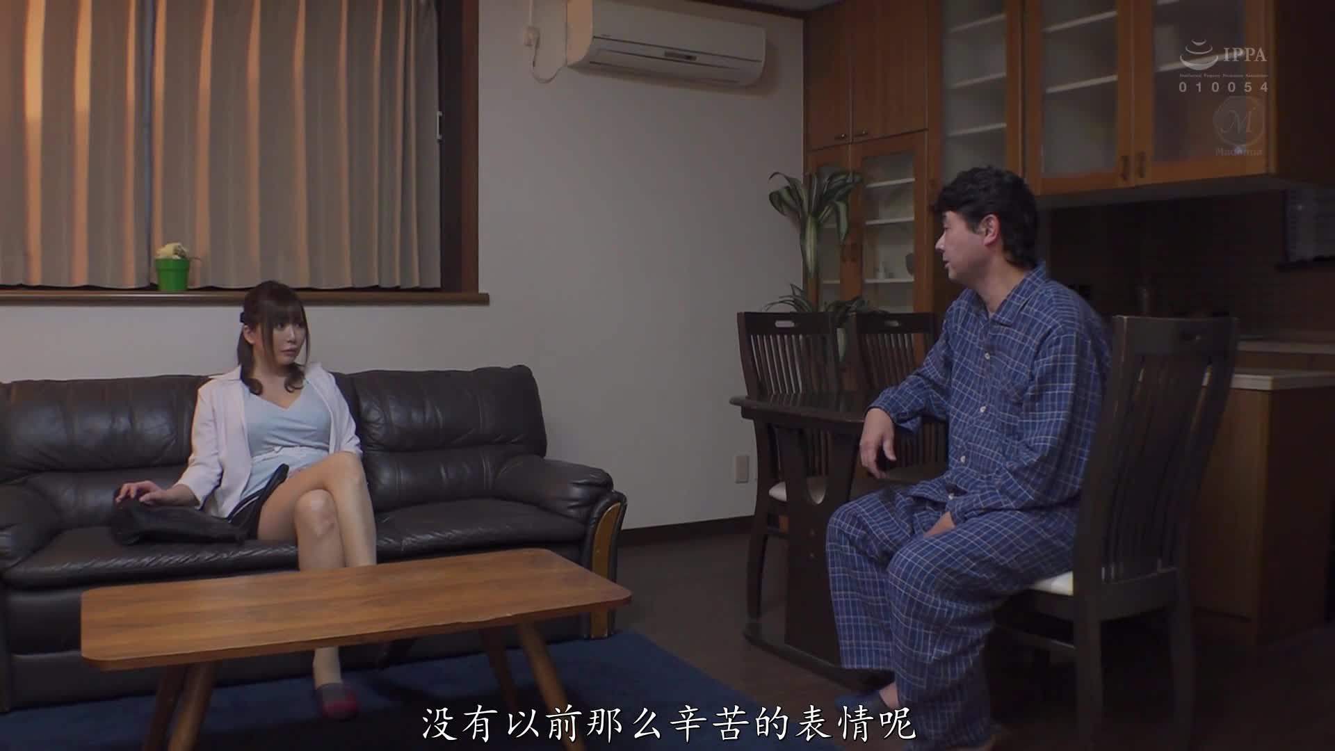 片名： J CUP 原写真偶像 对部下很严厉的丰满女上司 对她性骚扰竟然能到SEX这一步