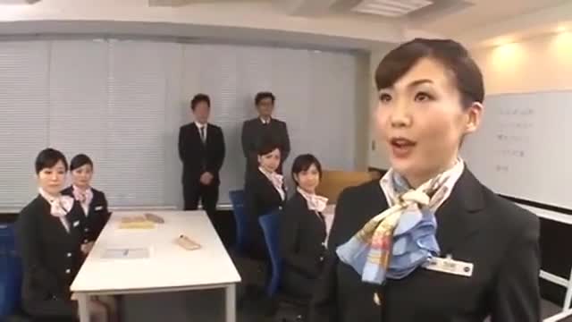 DVDES-726 空姐制服黑丝高跟培训礼仪，用震动棒给她们培训用手抠空姐的嫩逼，穿着黑丝给我口交我把空姐大腿扛起来操，舔她的小穴#空姐 #黑丝 #丝袜 #后入 #抠逼 #高跟 #屁股 #制服 #美腿