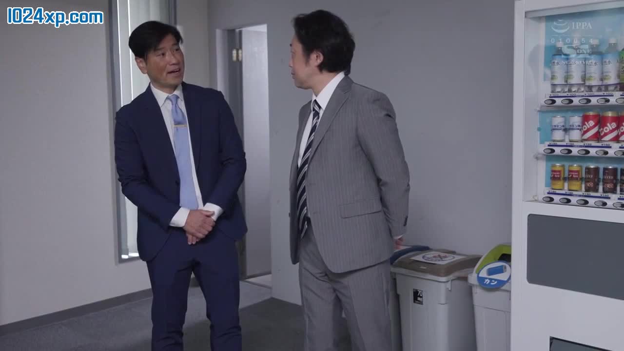 标题：一次出差，她被安排与她讨厌的性骚扰经理共用一个房间……一位丰满的新办公室女士在不知不觉中顺从地射精了。 番号：SSIS-770 #无码破解主演：#日向かえで #中文字幕标签：乳交 深喉 巨乳 OL 黑丝