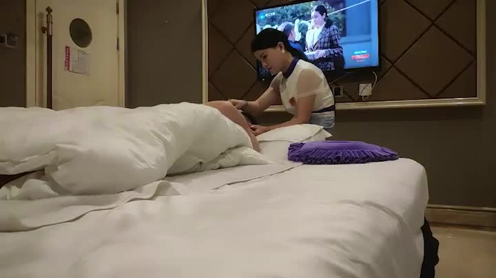 ri.bi-勾搭G奶巨乳技师,精油推背良家少妇，篮球那么大的酥胸！