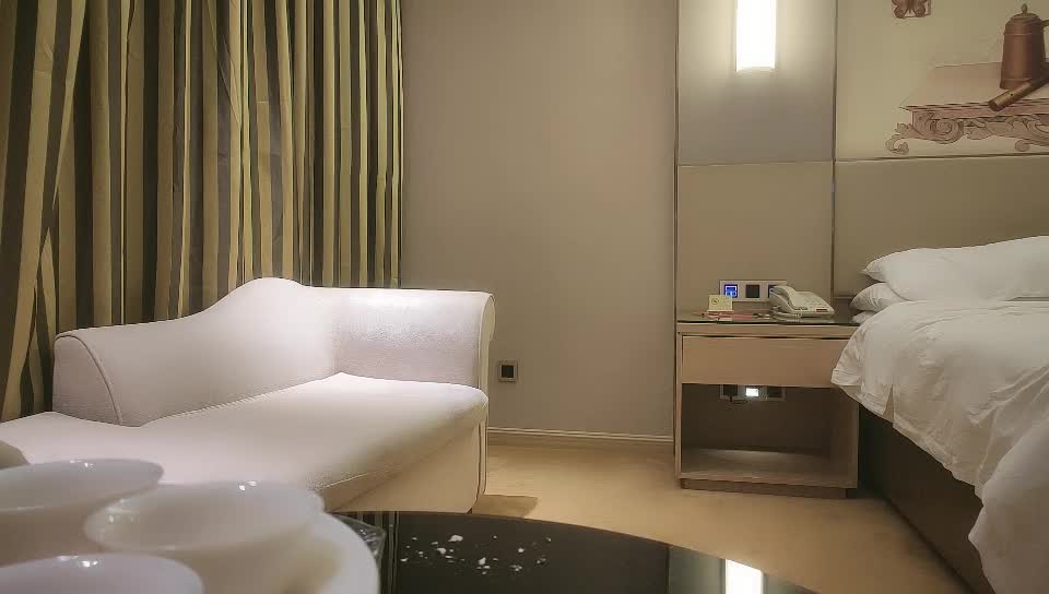 ri.bi-大叔酒店2500约炮身材不错的牛仔裤少妇各种姿势啪啪