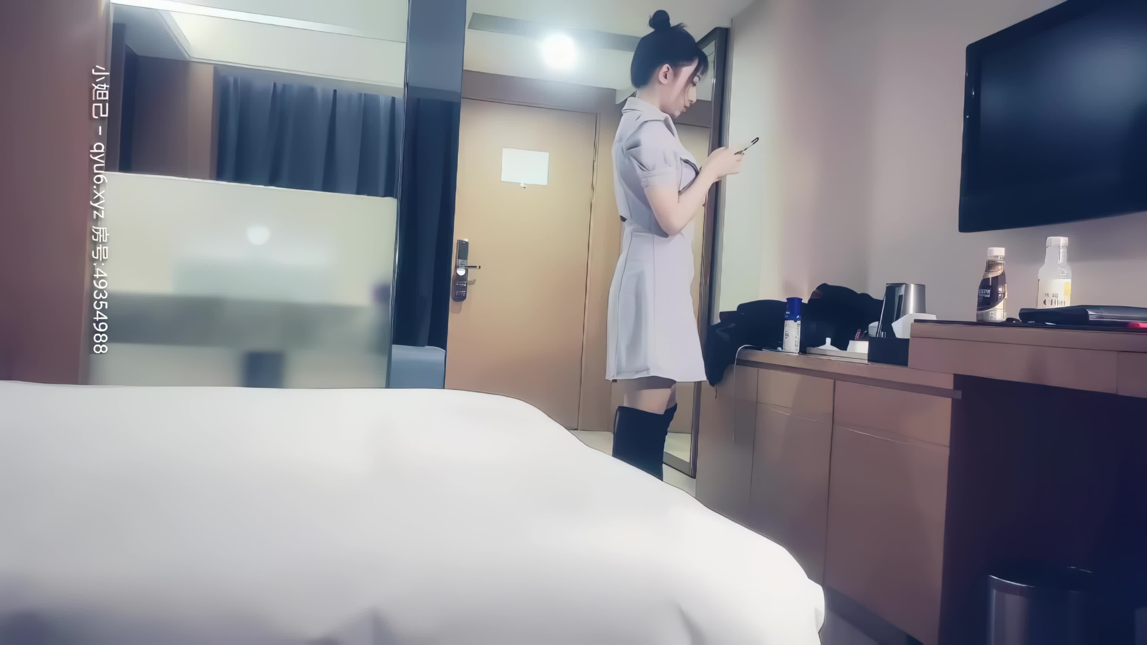 ri.bi-赵总寻花 丸子头长靴萌妹，小马达激情摆臀！--4K字幕版